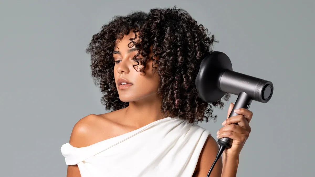 Comparação de acessórios populares de secador de cabelo para cabelos cacheados e lisos 3 Hair Dryer Attachments for Curly Hair