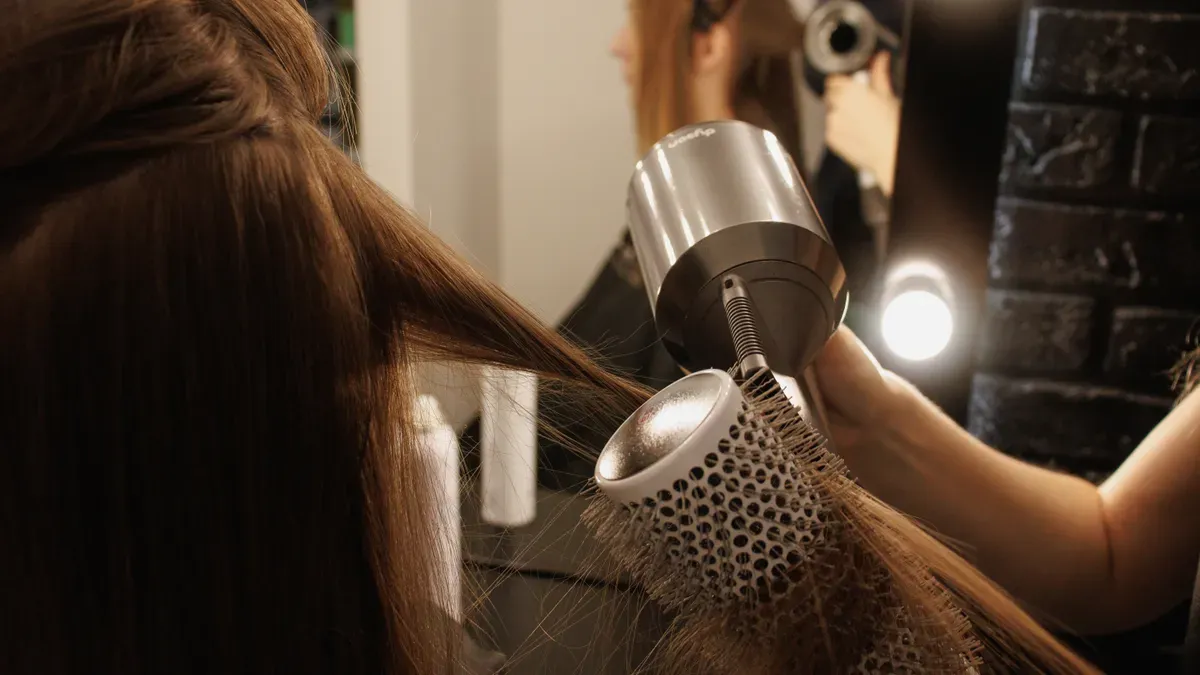 Which is better, the Dyson hair dryer or the Lange hair dryer? 1 Which is better, the Dyson hair dryer or the Lange hair dryer?
